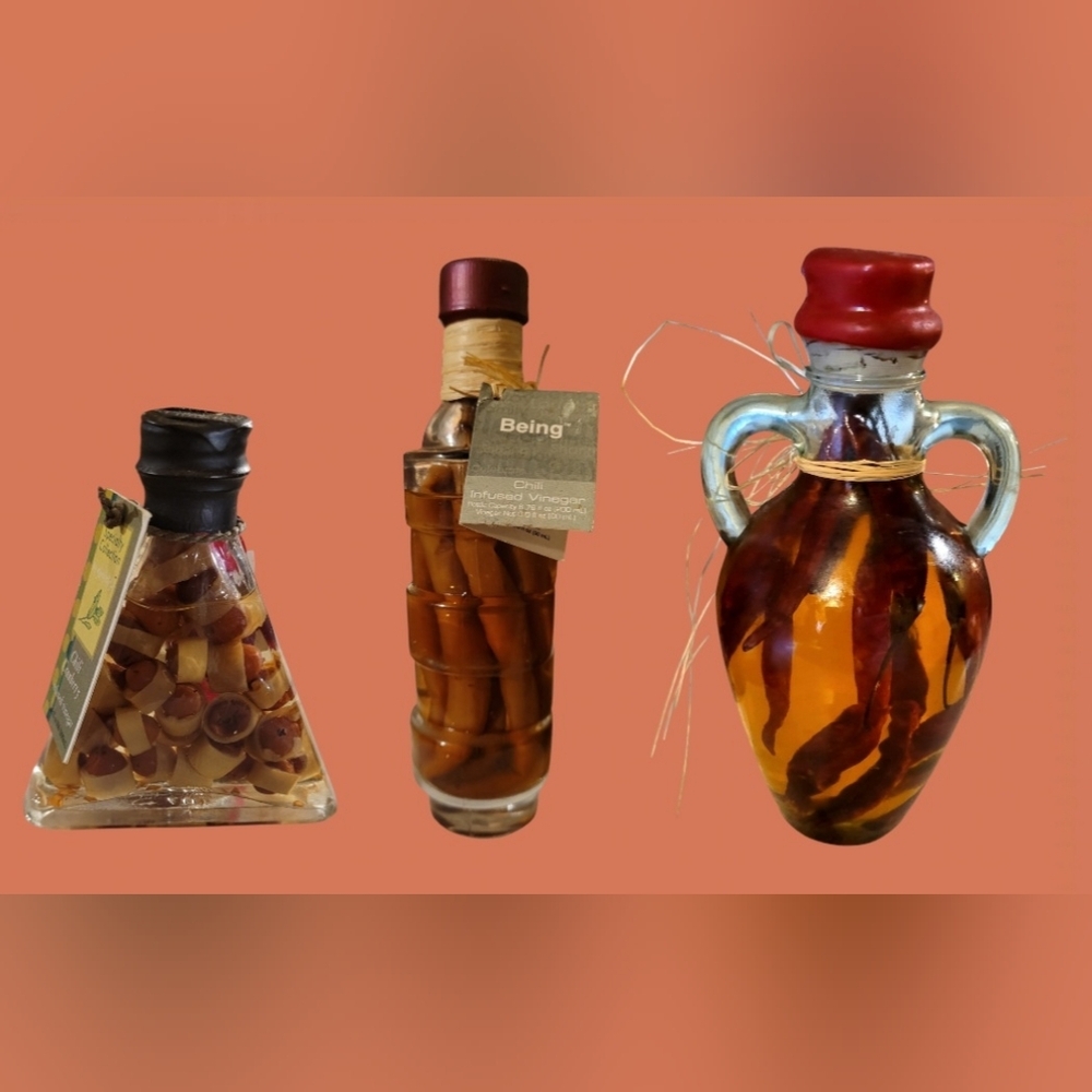 VINTAGE SHONFELDS 3 PIECE VINEGAR INFUSED WITH PEPPERS & OLIVES ~ KITCHEN DECOR